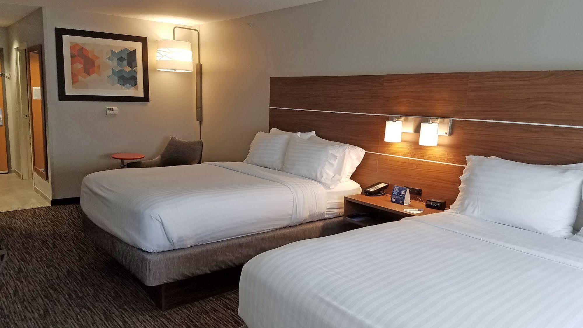 Holiday Inn Express Hastings By Ihg Ngoại thất bức ảnh