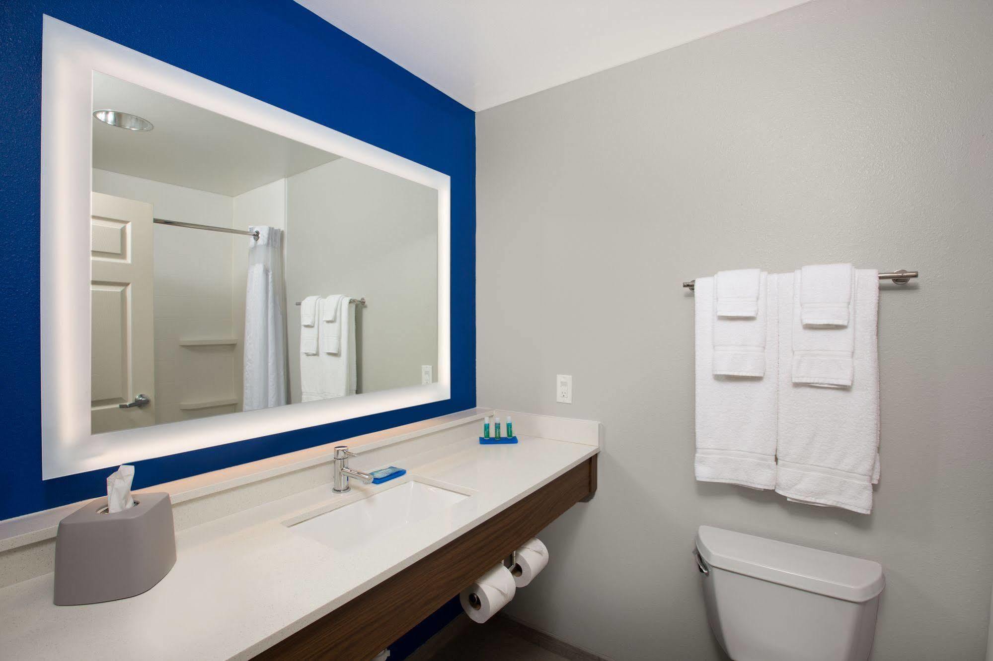 Holiday Inn Express Hastings By Ihg Ngoại thất bức ảnh
