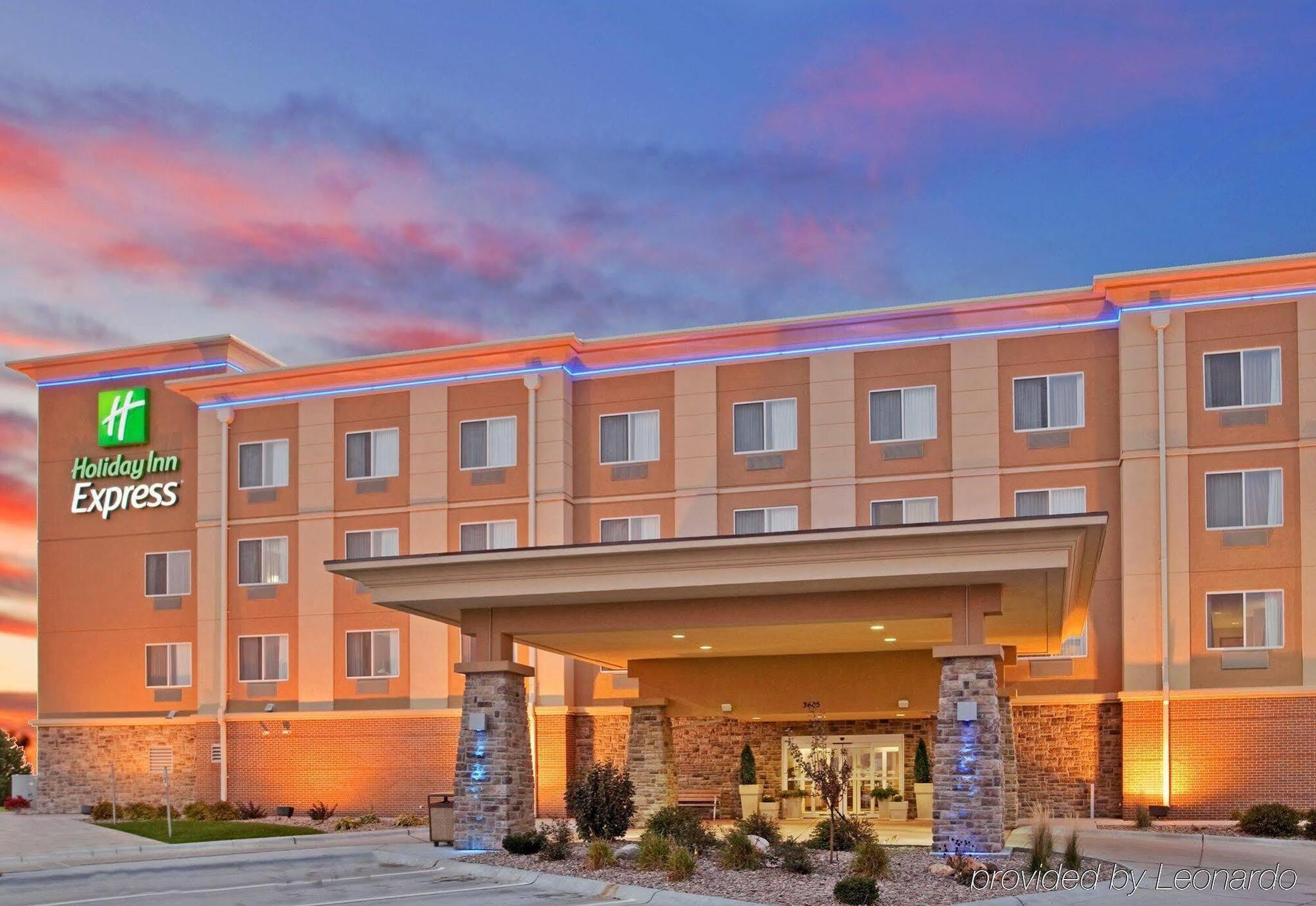 Holiday Inn Express Hastings By Ihg Ngoại thất bức ảnh